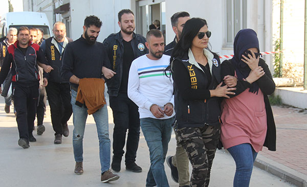 Peruklu bahis şebekesi çökertildi