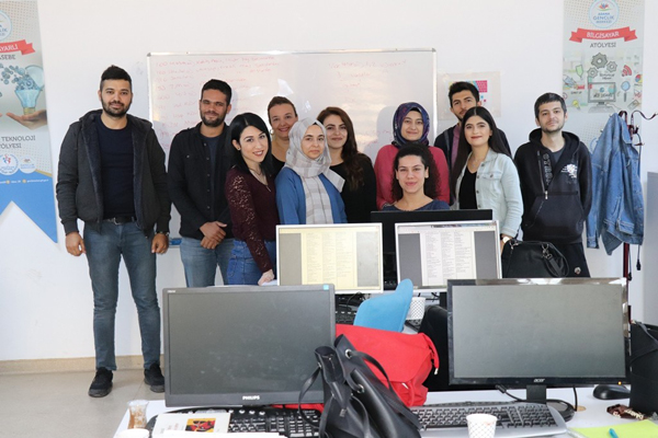 Gençlik Merkezinin bilgisayarlı muhasebe kursuna ilgi