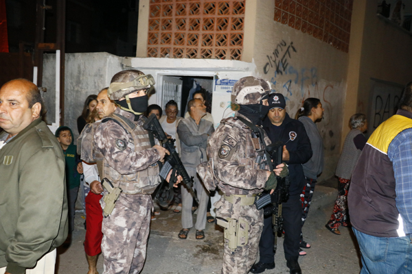 Adana’da sokak ortasında EYP patlatıldı