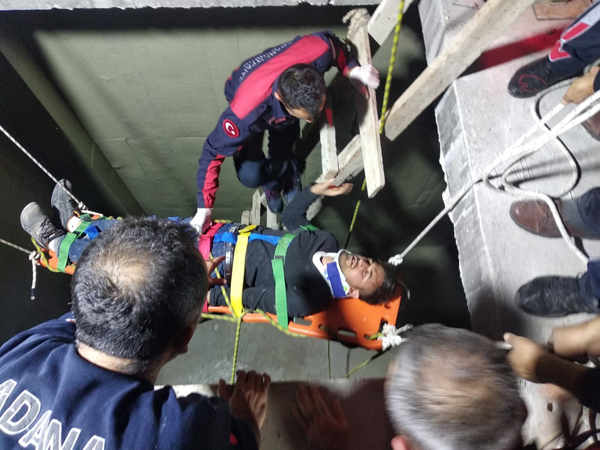 5 metre yükseklikten zemine çakıldı