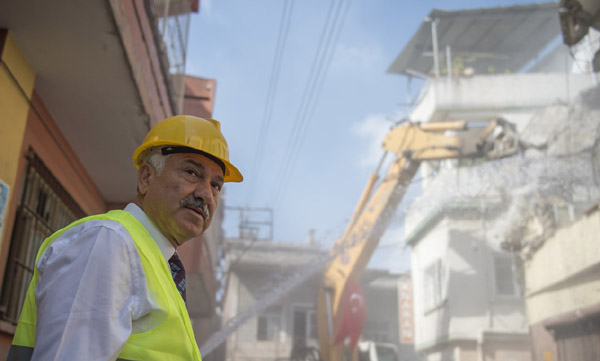 Adana’nın Kent Meydanı İçin İlk Kazma Vuruldu