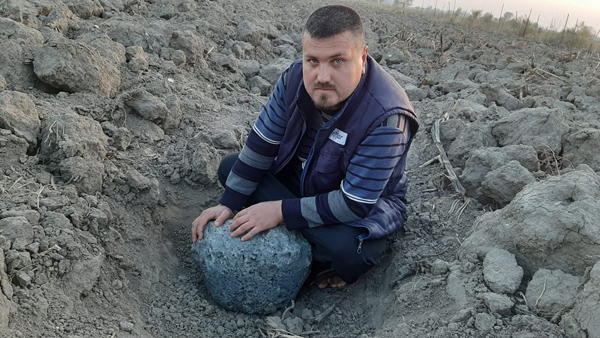 Evin bahçesine 50 kiloluk göktaşı düştüğü iddiası