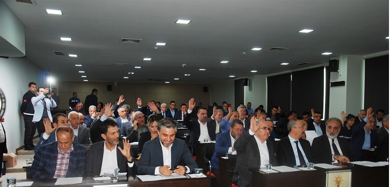 Büyükşehir’de bitmeyen tartışma