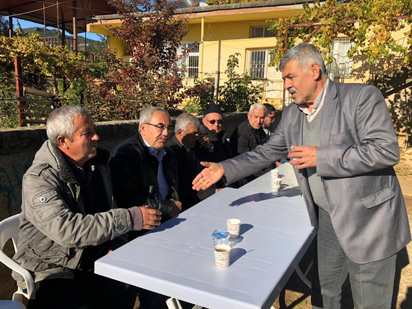 Şehit babası ayakkabı boyuyor