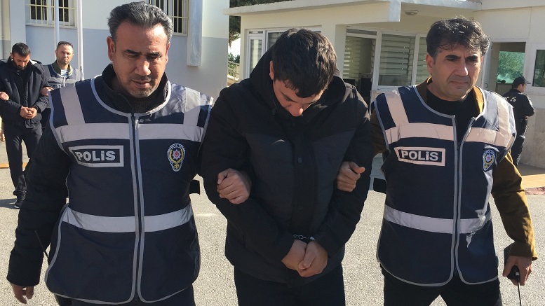 Engellinin simit tezgahını çaldılar