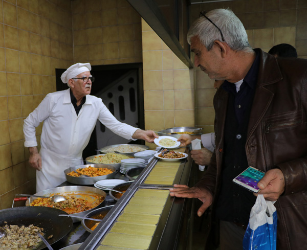 45 yıldır herkesi doyurdu ama işine doyamadı