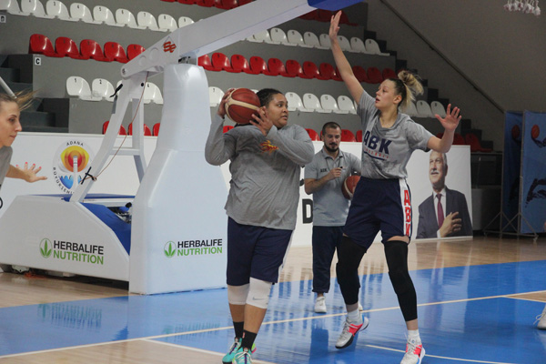 Adana Basketboldan pota altına takviye