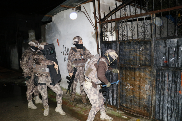 Adana’da DEAŞ operasyonu: 5 gözaltı
