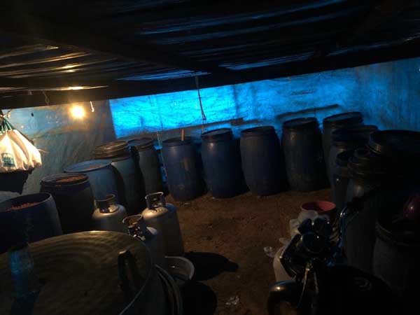 Adana'da 2 bin 800 litre kaçak içki ele geçirildi