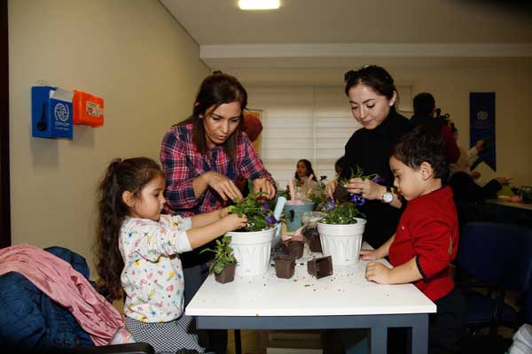 Göçle gelen çocuğa bitki dikimiyle rehabilitasyon