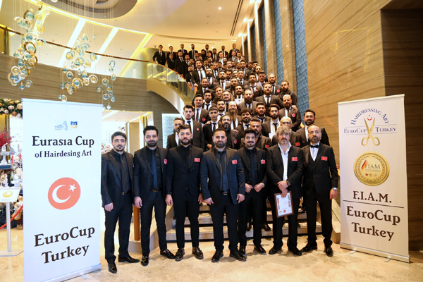 Kuaförler Adana'da buluştu
