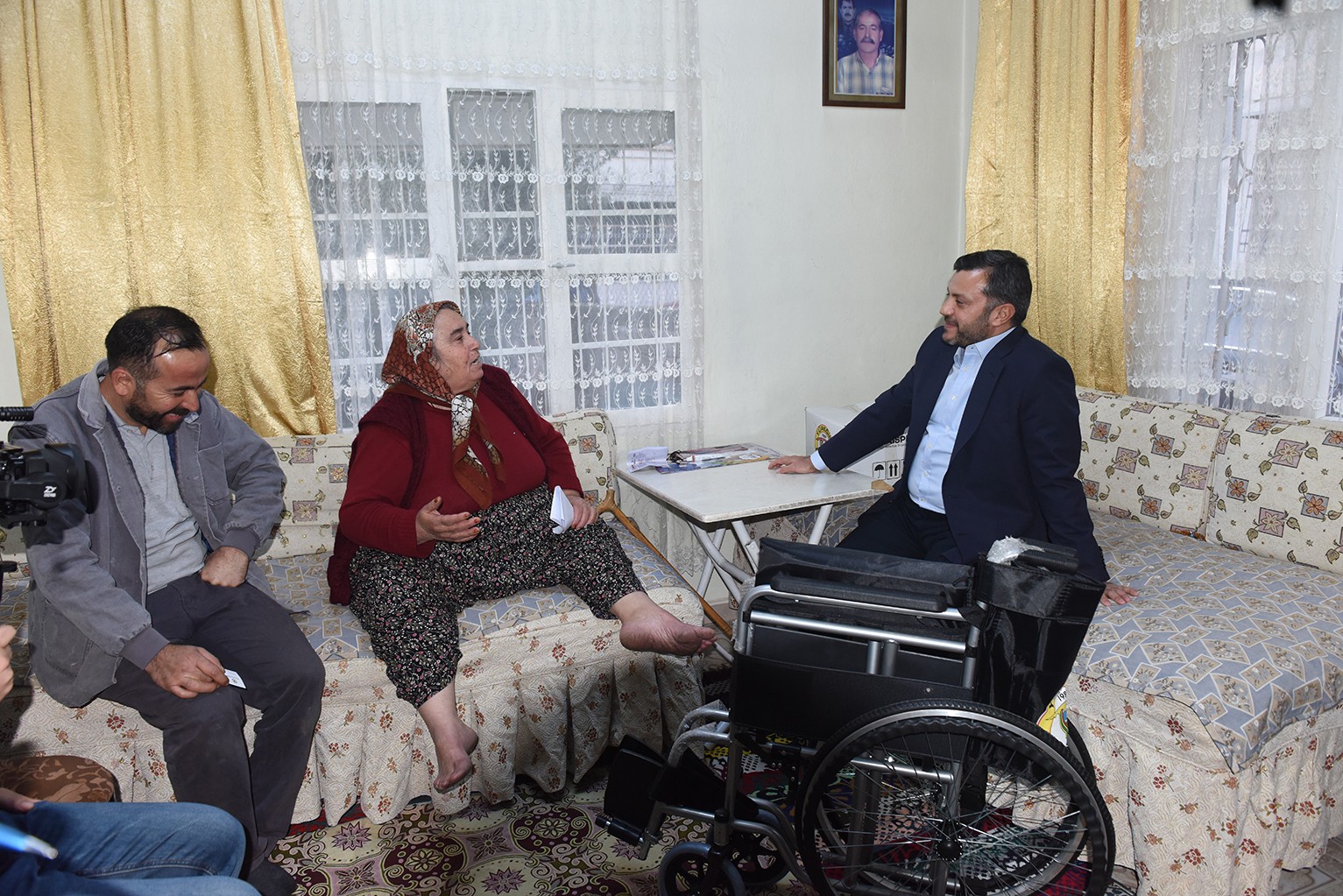 Başkan Kocaispir'den engellilere tekerlekli sandalye