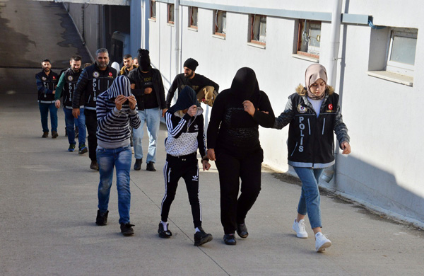 Torbacı 3 kadın tutuklandı