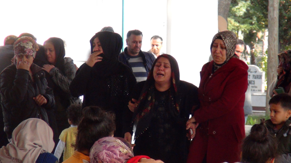 Eşi tarafından öldürülen 6 çocuk annesi toprağa verildi