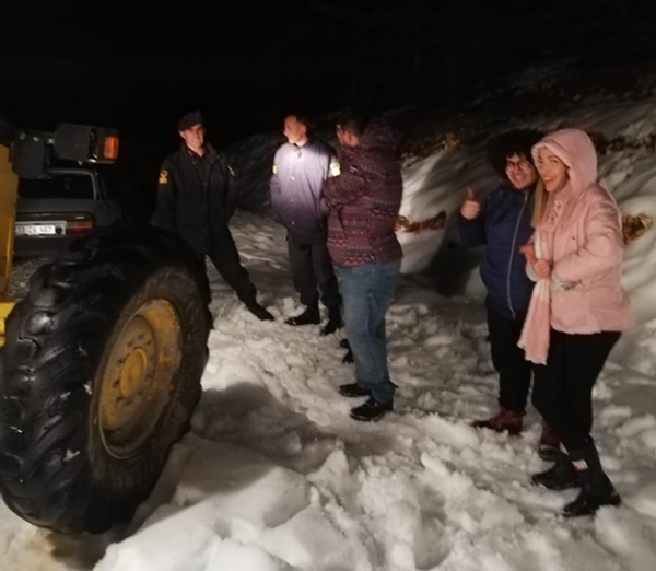 12 araçtaki vatandaşlar kurtarıldı