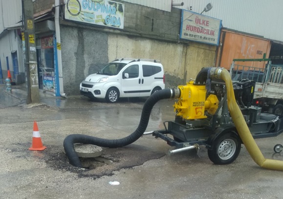 ASKİ su baskınlarına anında müdahale ediyor