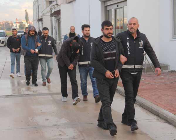 Polise ateş eden sokak çetelerine darbe