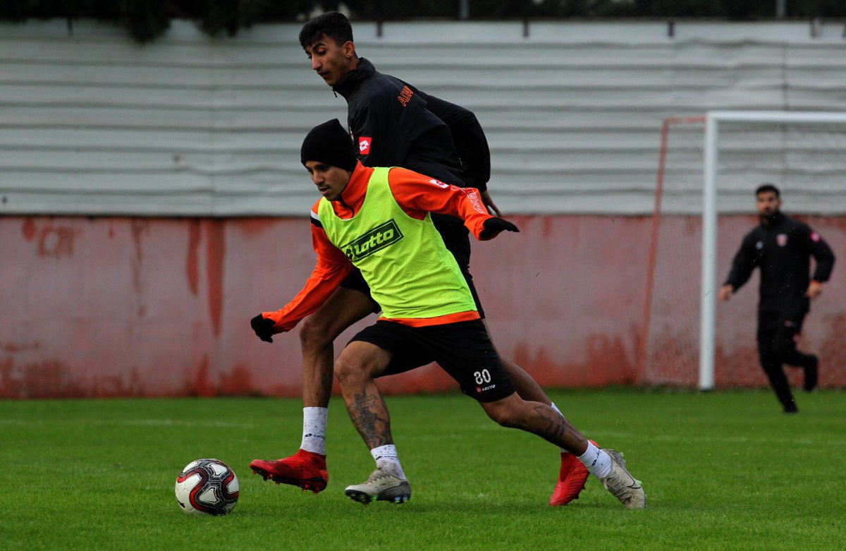 Adanaspor’da kıran kırana antrenman