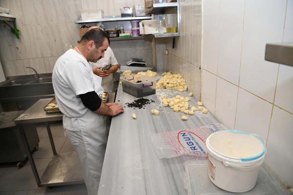 Çukurova Zabıtası fırınları denetledi