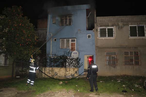 Sokak ortasında karısını dövdü sonra evlerini ateşe verdi