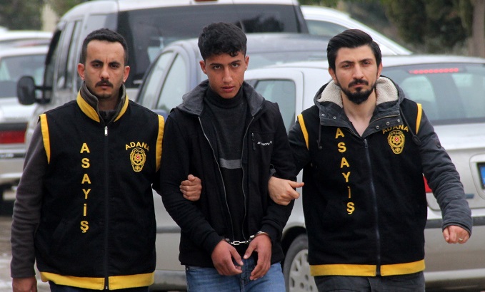 Genç kızın çantasını zorla alıp kaçtı polisten kaçamadı