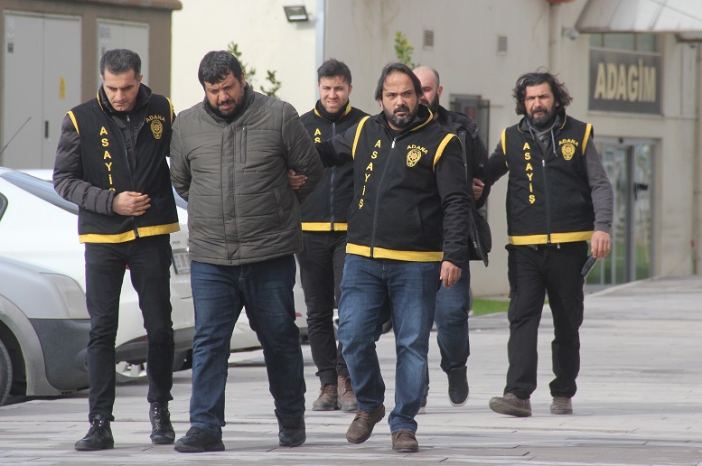 CİNSEL UYARICI KENDİLERİ KULLANIYORMUŞ!