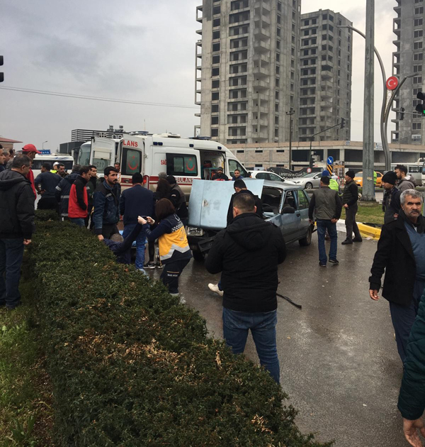 Tarsus’ta trafik kazası: 2 yaralı