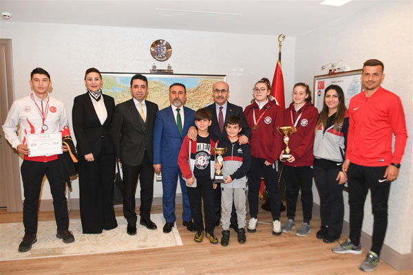 Şampiyon öğrencilerden Demirtaş’a ziyaret
