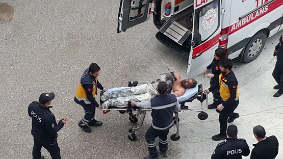 VALİLİK ÖNÜNDE KENDİNİ YAKTI