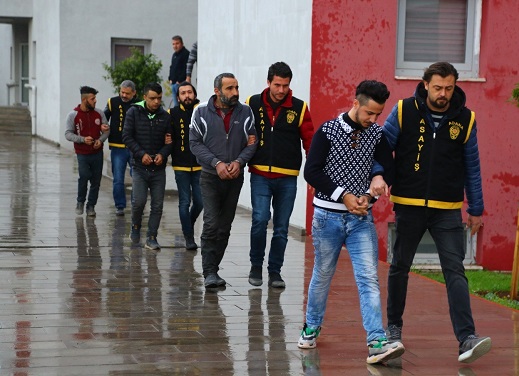 Kavga ihbarına giden polis, hırsızlık şebekesini çökertti