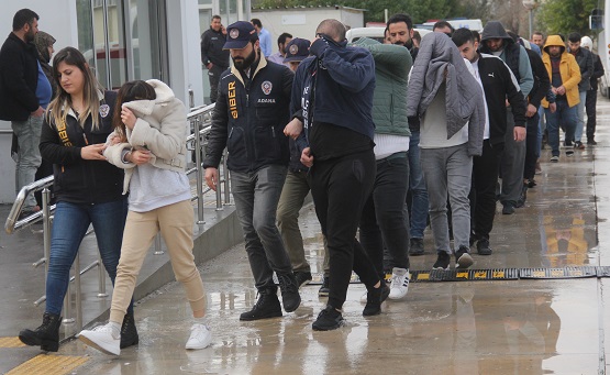 Yasa dışı bahis yalanıyla 2 milyon 165 bin lira vurgun