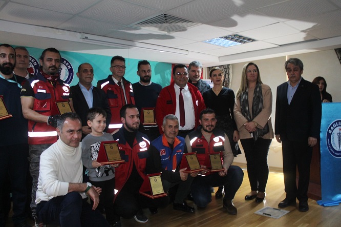 Sağlık-Sen’den başarıya plaket