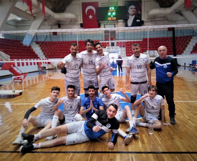 Seyhan’ın Erkek Voleybolcuları galibiyete alıştı