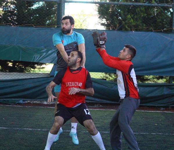AOSB’nin futbol turnuvasında heyecan sürüyor