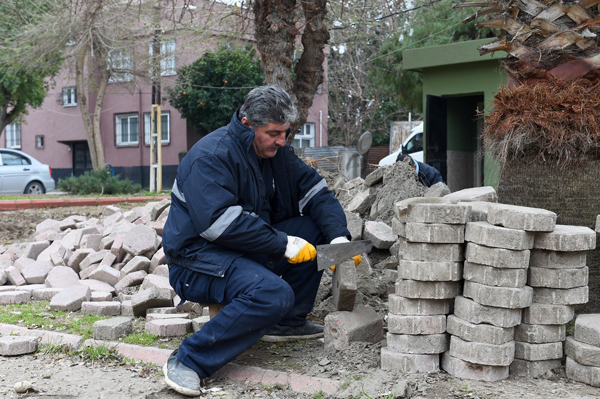 Seyhan’da parklara bakım ve onarım