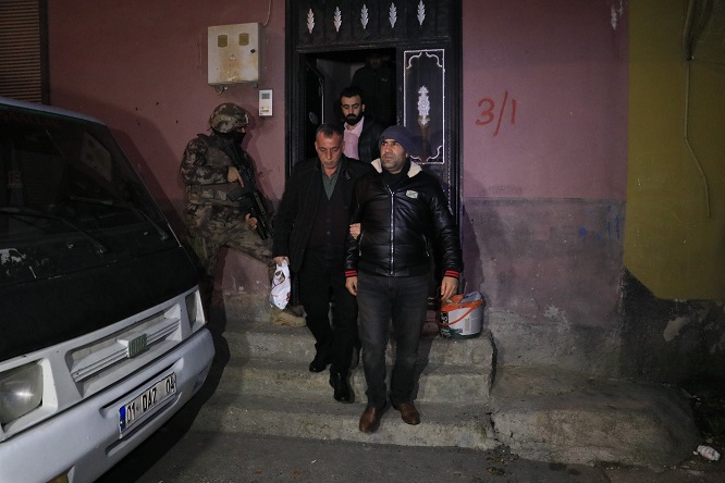 Adana’da sosyal medyada terör operasyonu