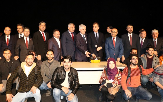 ÖĞRENCİLERE SİYASETÇİ TAVSİYESİ