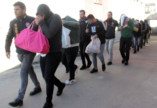 Yardım bahanesiyle depremzedeyi bile dolandırdılar