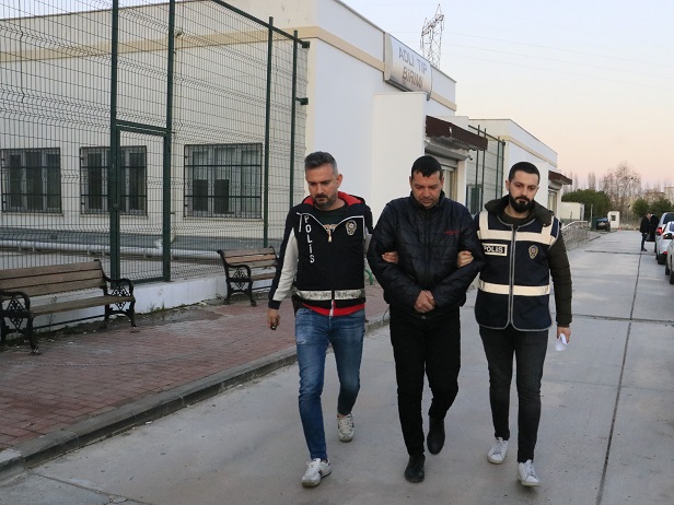 Adana merkezli 13 ilde FETÖ operasyonu