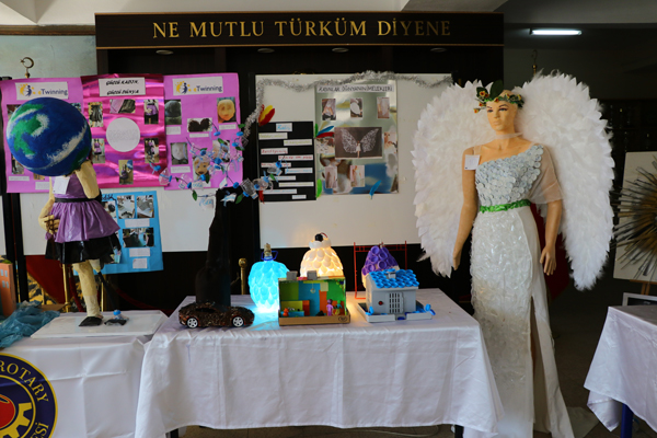 Liseliler atıkları sanat eserine dönüştürdü
