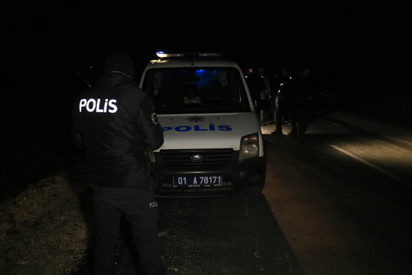 Hafif ticari araç sulama kanalına düştü