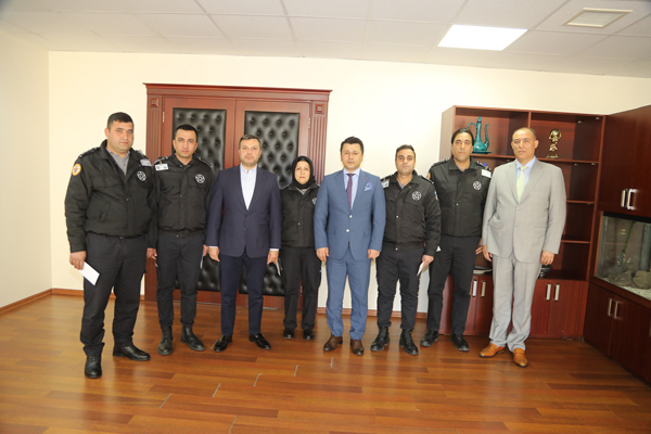 Kayıp kızlar güvenlikçilerin dikkati sayesinde bulundu