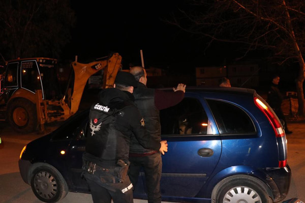 Adana'da 738 polisle uygulama
