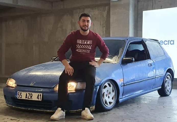 OTOMOBİLDE ÖLÜ BULUNDU
