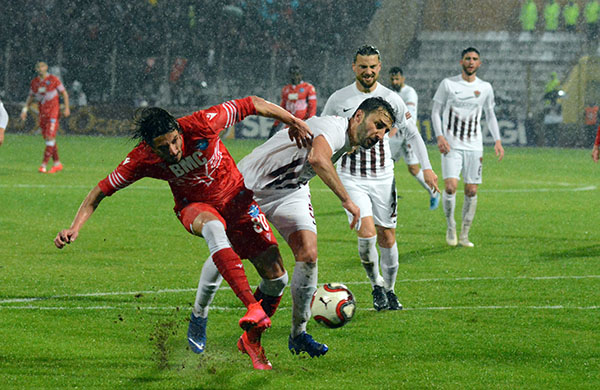 Şimşek yağmura takıldı