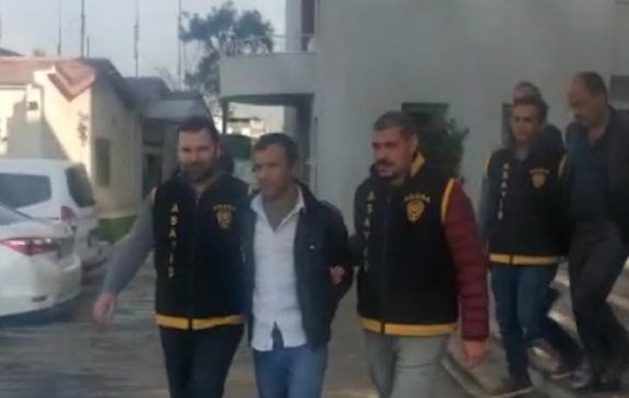 Sarılma bahanesiyle hasta kadını soydular
