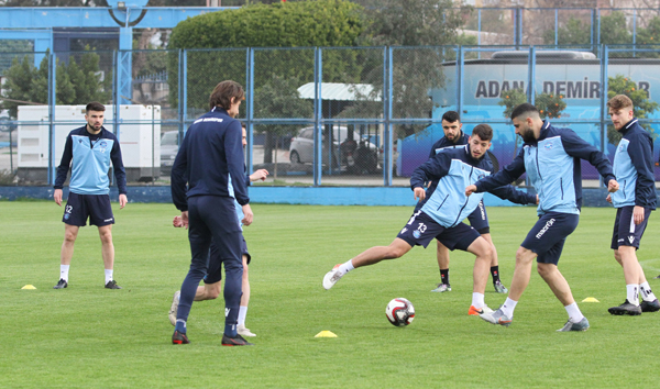 Adana Demirspor startı verdi