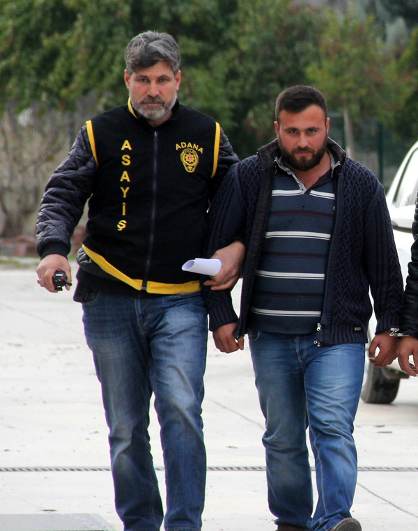 Borcunu ödemek için kepçe çalmış