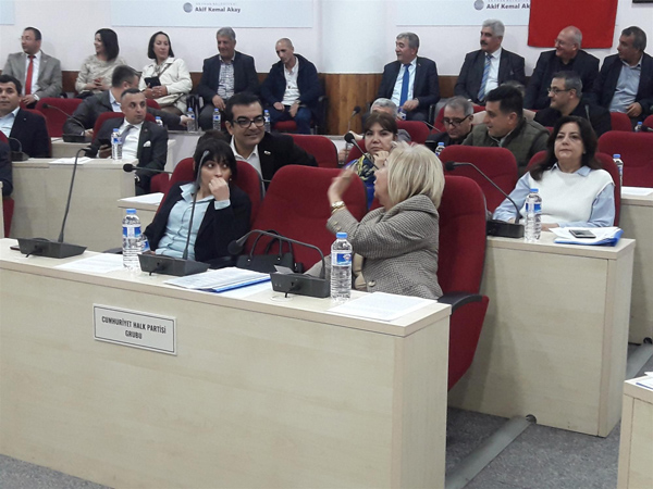 Seyhan Belediye Meclisinde gergin anlar