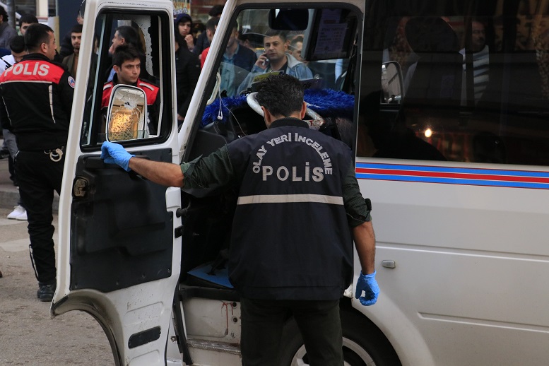 Adana'da bir minibüs şoförü öldürüldü
